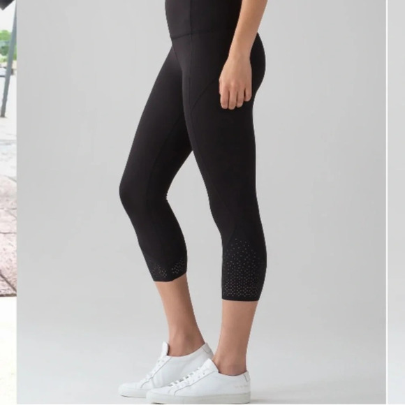 Lululemon Anew Crop (21") Black 21276 - Picture 3 of 16